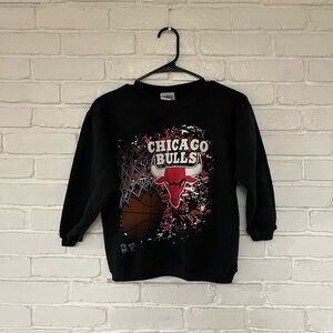 Kids vintage Chicago bulls crewneck sweater
Size large 14-16
NBA